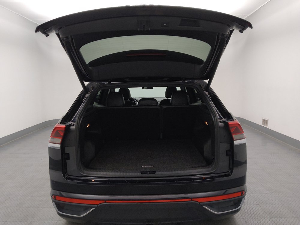 Used 2021 Volkswagen Atlas Cross Sport SE w/ Panoramic Sunroof Package FWD image 29