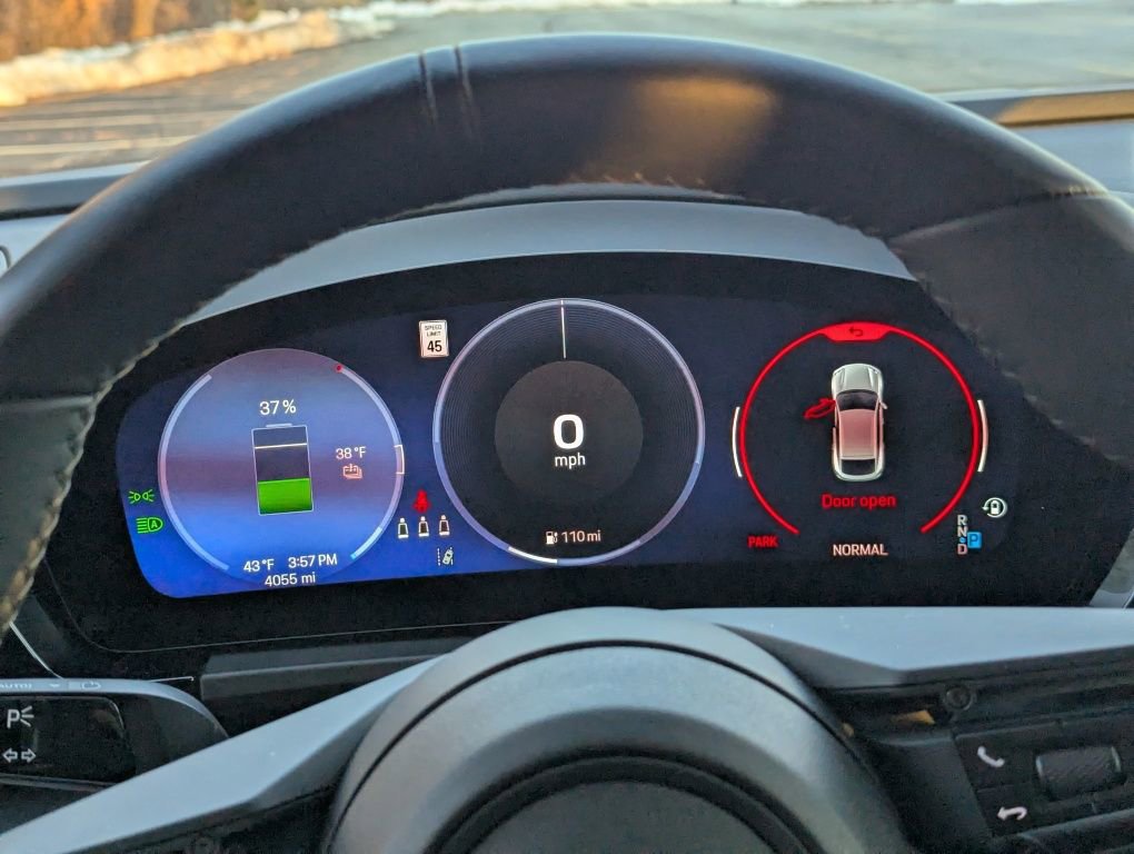 Certified 2025 Porsche Macan Electric image 29