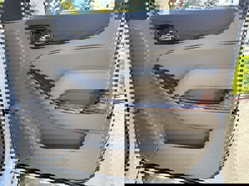 Used 2017 GMC Yukon SLT w/ Open Road Package image 36