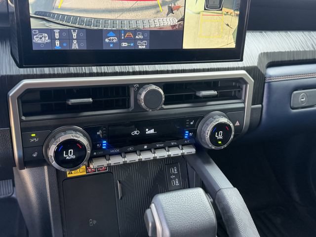 Used 2025 Toyota 4Runner Platinum AWD/4WD image 19