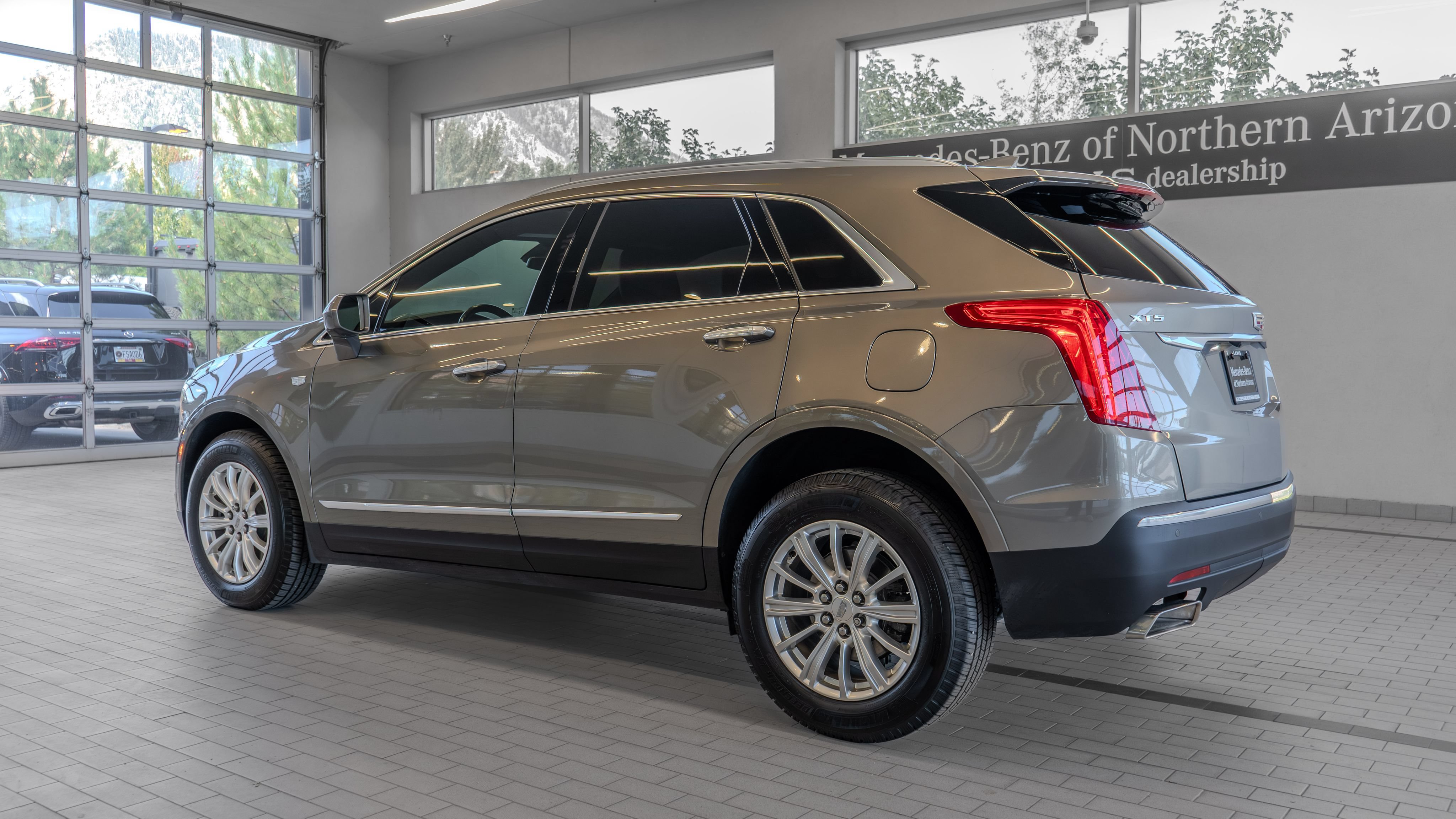 Used 2018 Cadillac XT5 FWD w/ LPO, Wheel Lock Package image 13