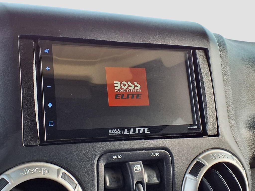 Used 2016 Jeep Wrangler Unlimited Sahara w/ Max Tow Package image 8