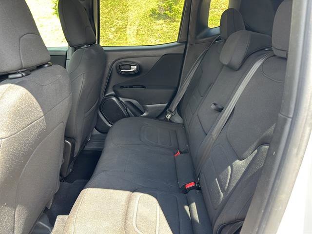 Used 2021 Jeep Renegade Latitude w/ Luxury Group I image 15