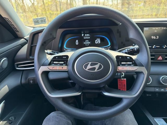 Certified 2025 Hyundai Elantra SE image 18