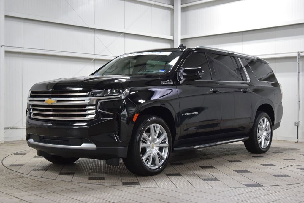 Used 2023 Chevrolet Suburban High Country AWD/4WD image 3