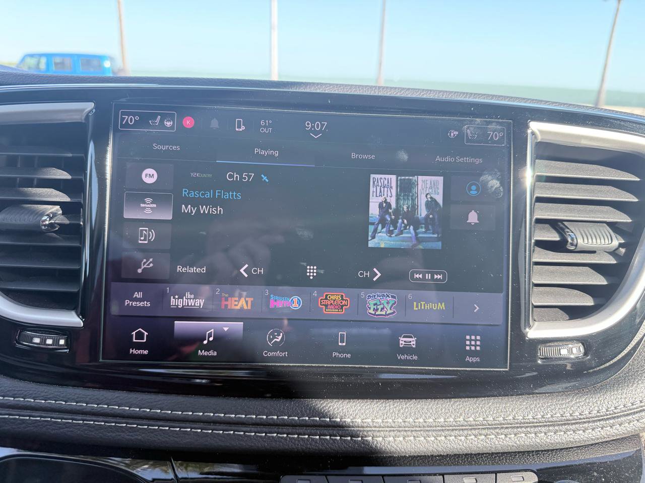 Used 2024 Chrysler Pacifica Touring-L image 22