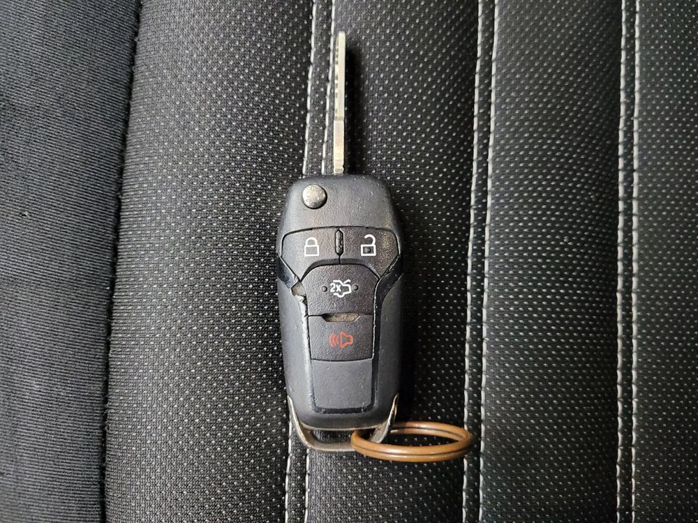 Used 2015 Ford Fusion SE FWD image 32