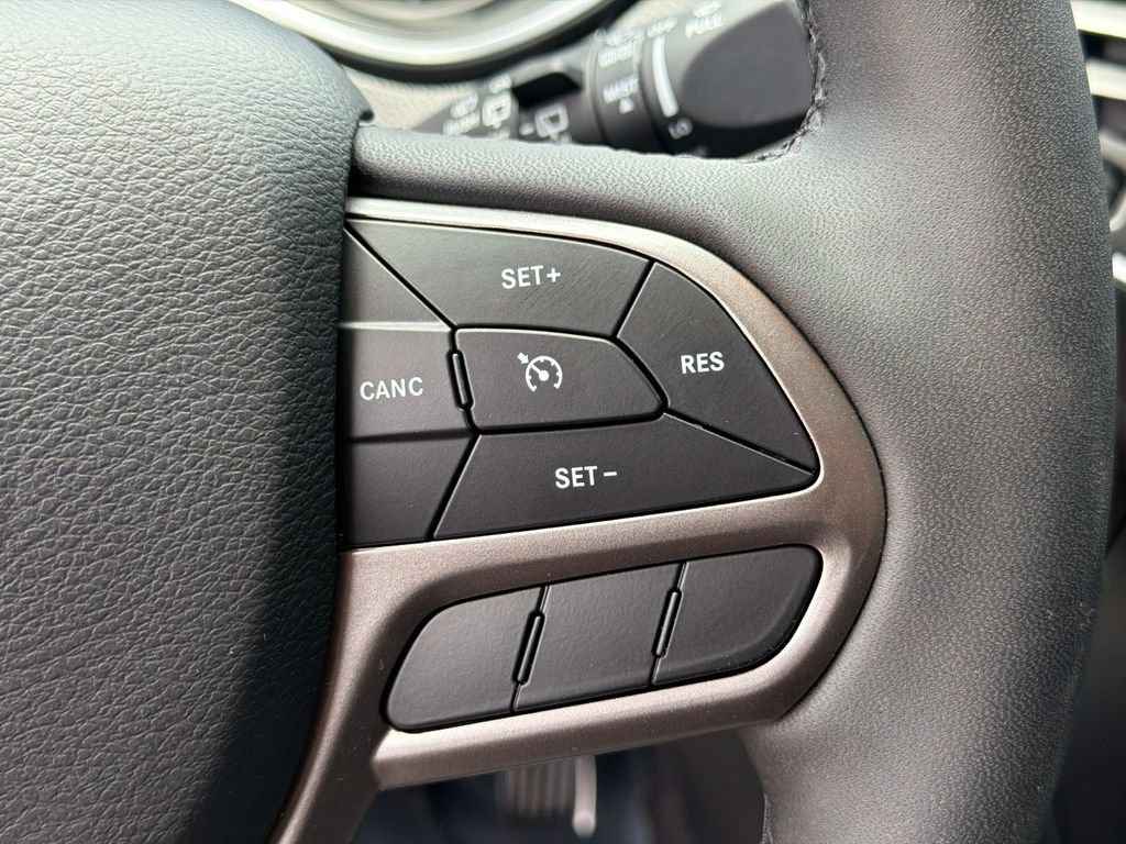 Used 2022 Jeep Cherokee Latitude Lux w/ Sun & Sound Group AWD/4WD image 28