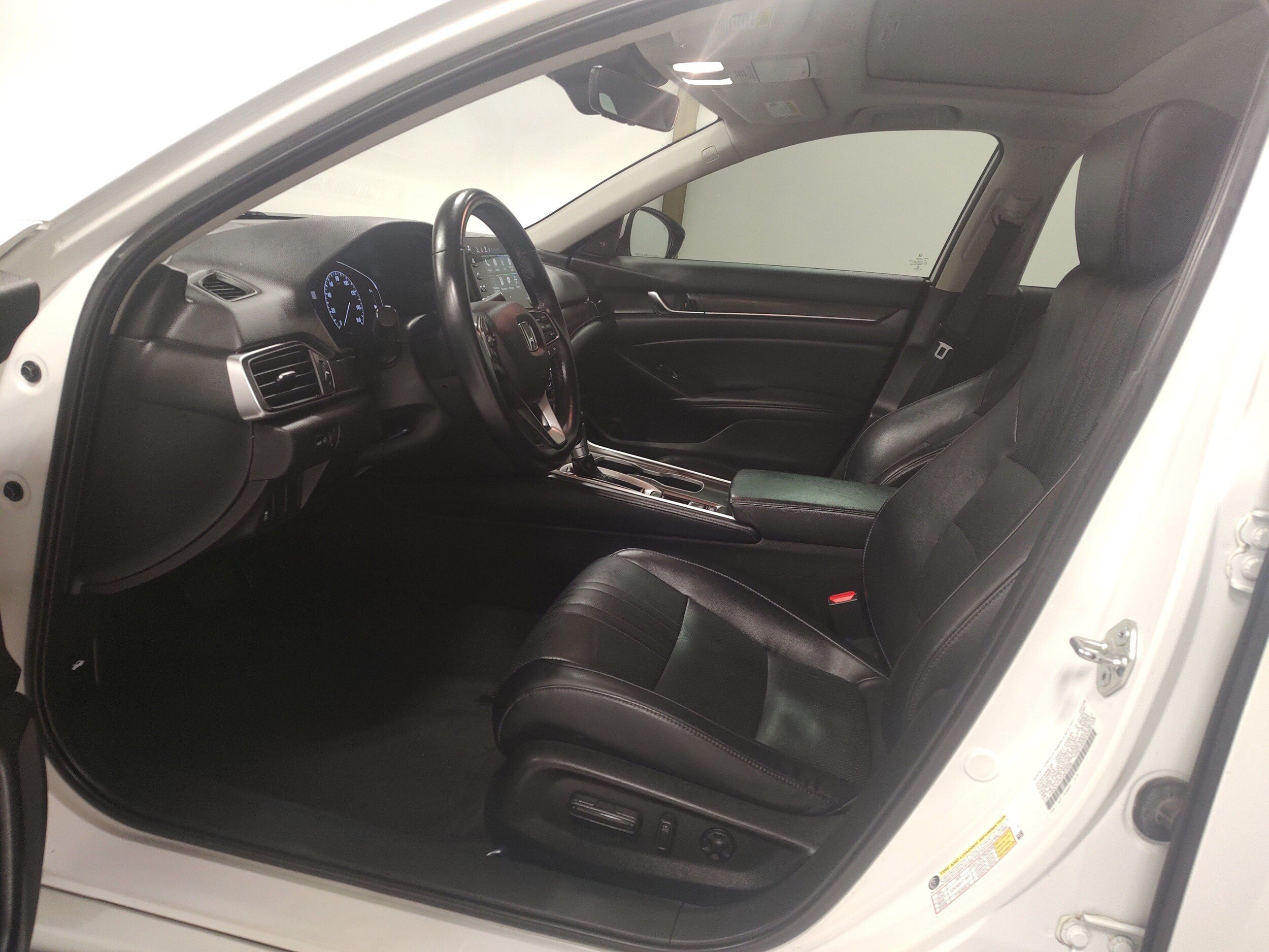 Used 2018 Honda Accord EX-L image 10