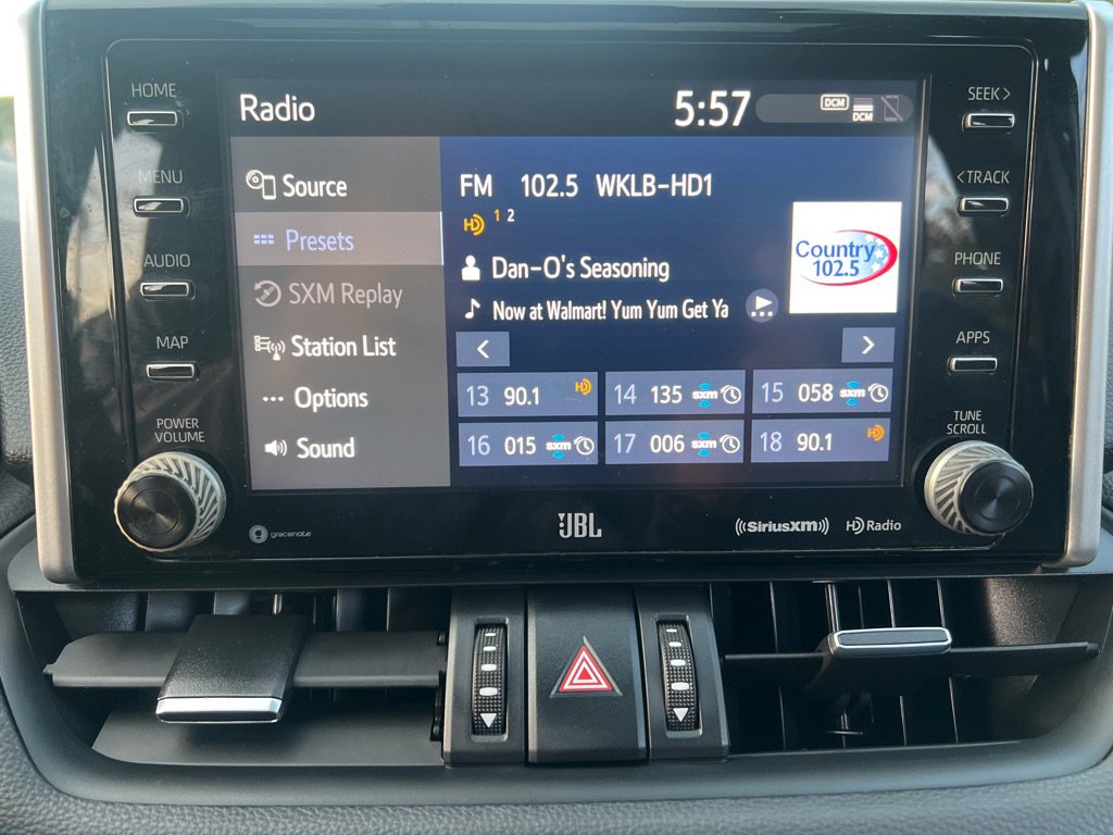 Used 2021 Toyota RAV4 XLE Premium image 30