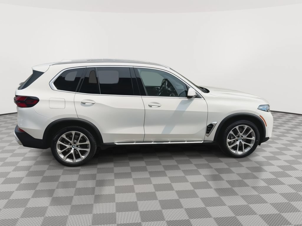 Used 2024 BMW X5 xDrive40i w/ Premium Package AWD/4WD image 9