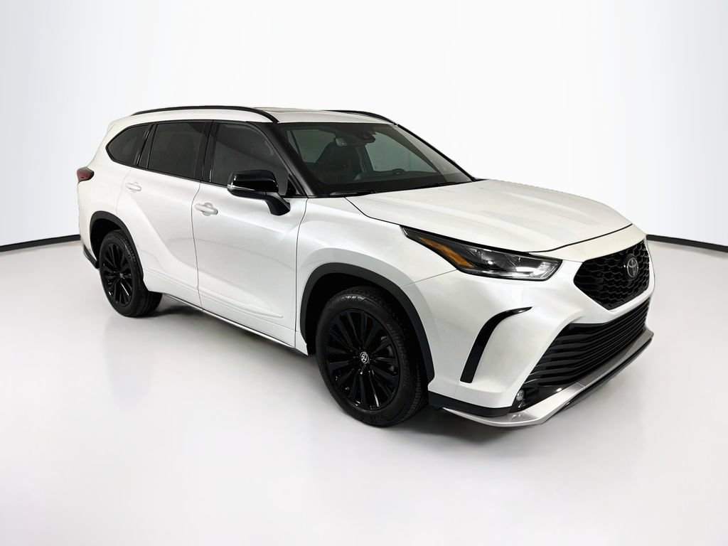 Used 2023 Toyota Highlander XSE AWD/4WD image 3