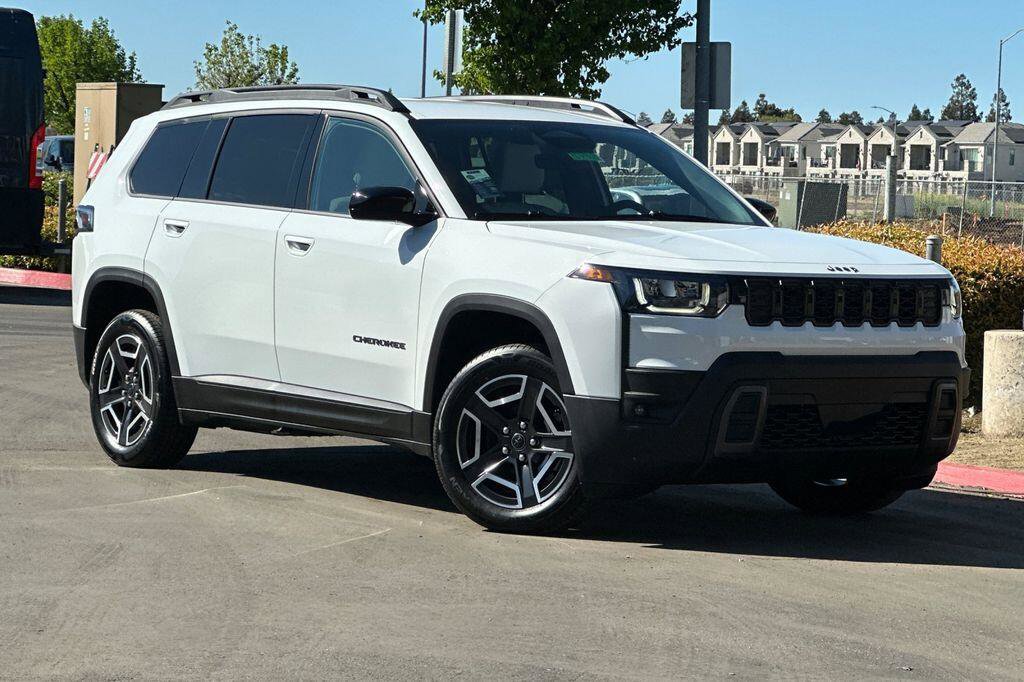 New 2026 Jeep Cherokee Laredo image 2