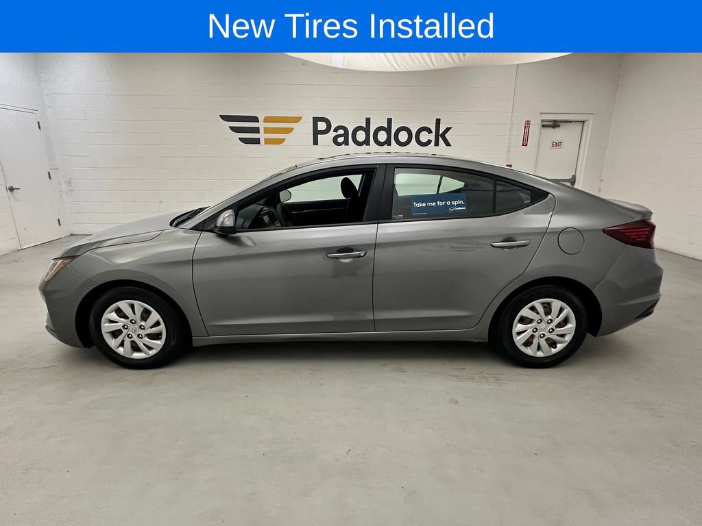 Used 2020 Hyundai Elantra SE w/ Cargo Package (C1) FWD image 2