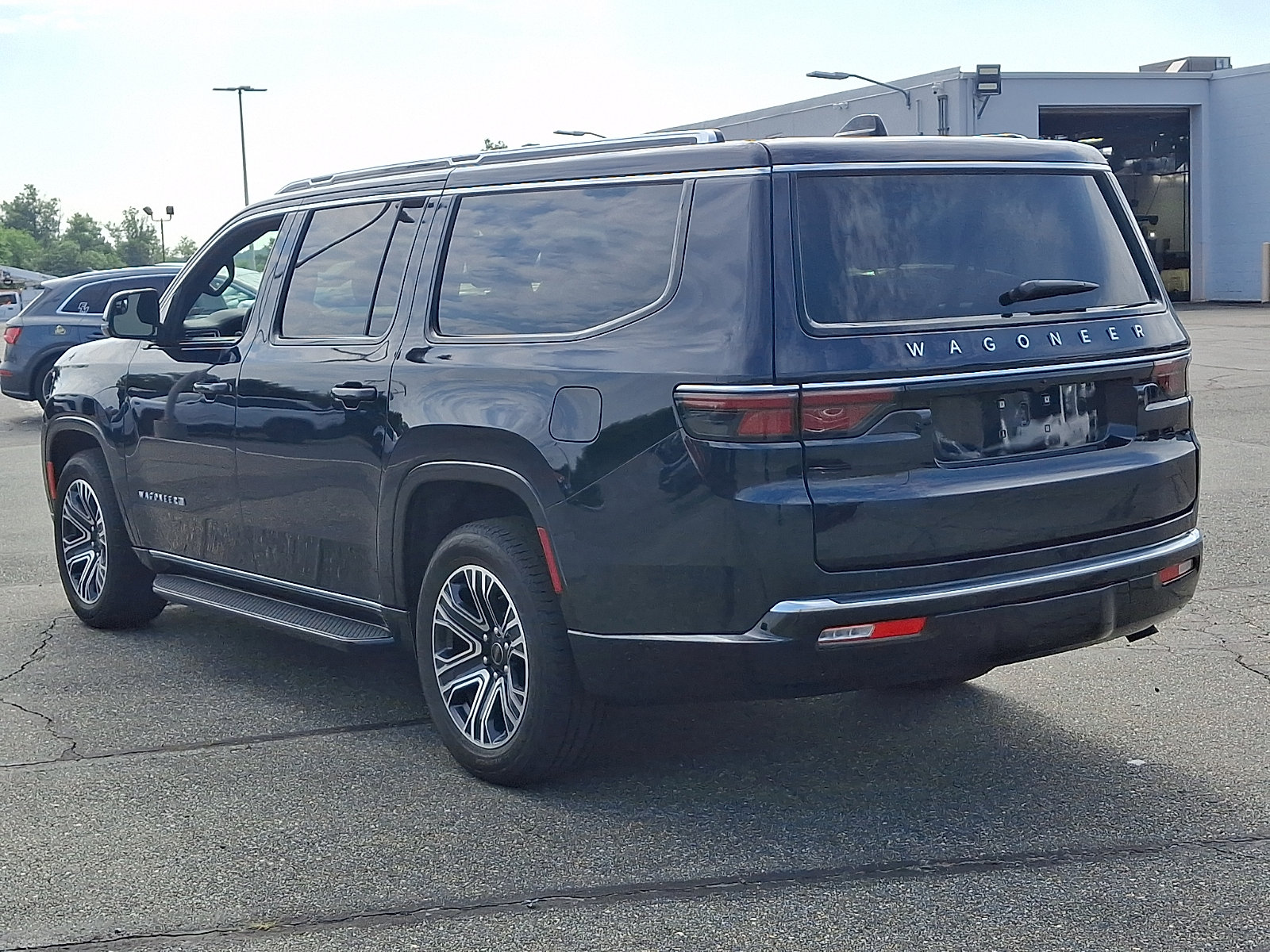 Used 2025 Jeep Wagoneer L 4WD image 4