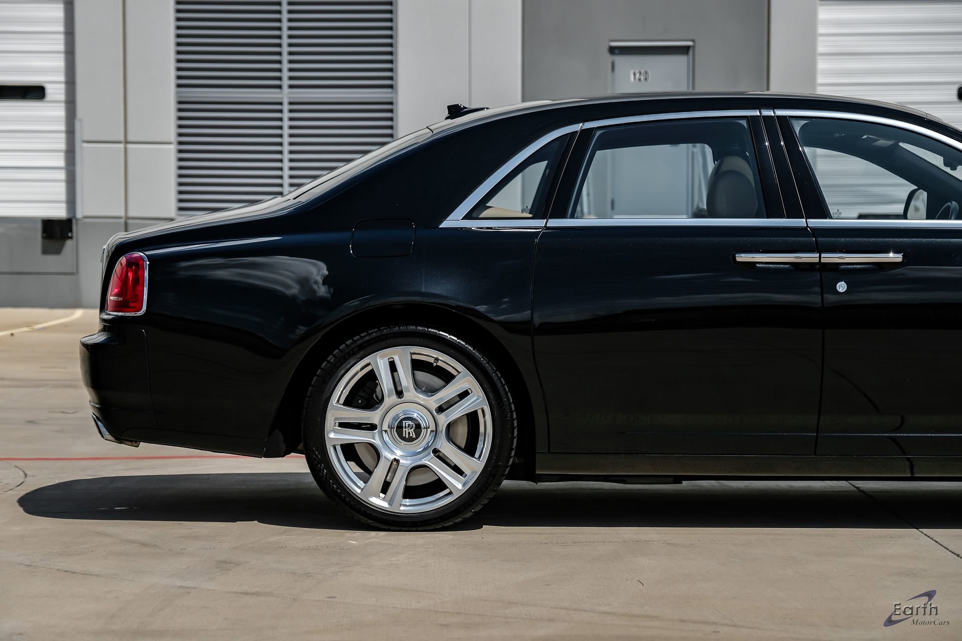 Used 2017 Rolls-Royce Ghost RWD image 25
