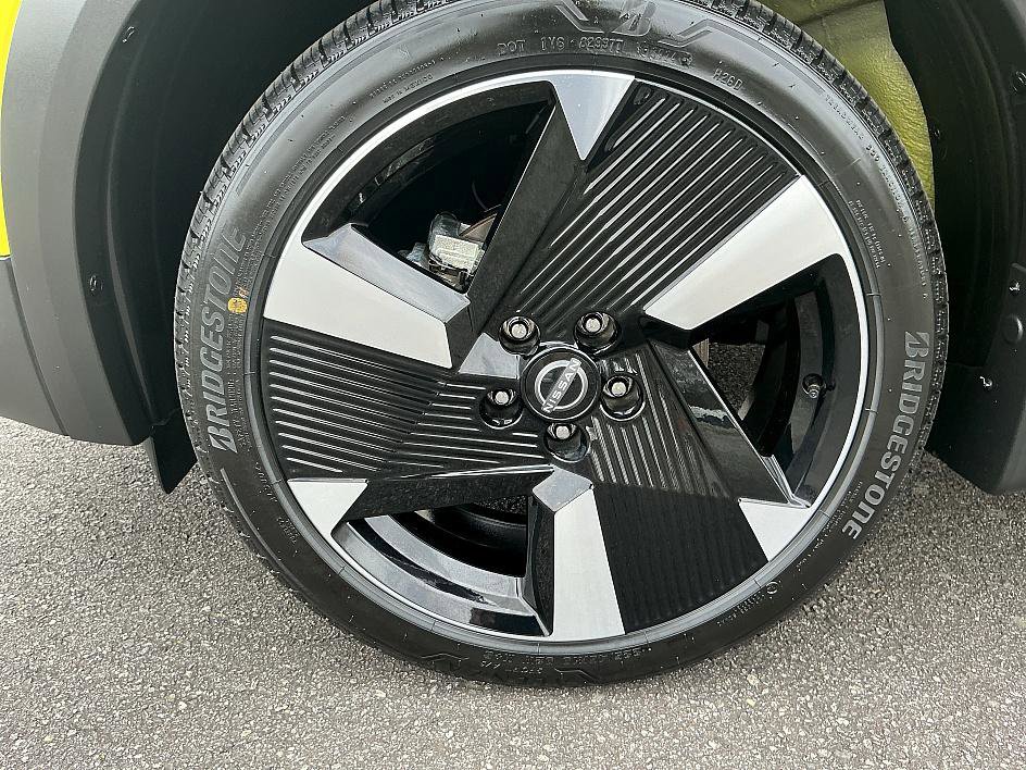 Used 2025 Nissan Kicks SR w/ SR Premium Package image 8