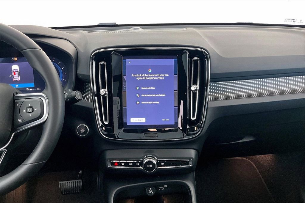 Certified 2025 Volvo XC40 B5 Plus image 9