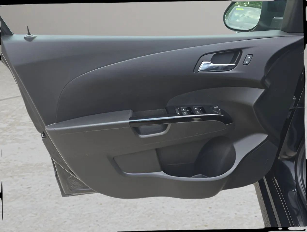 Used 2020 Chevrolet Sonic LT w/ RS Package FWD image 9