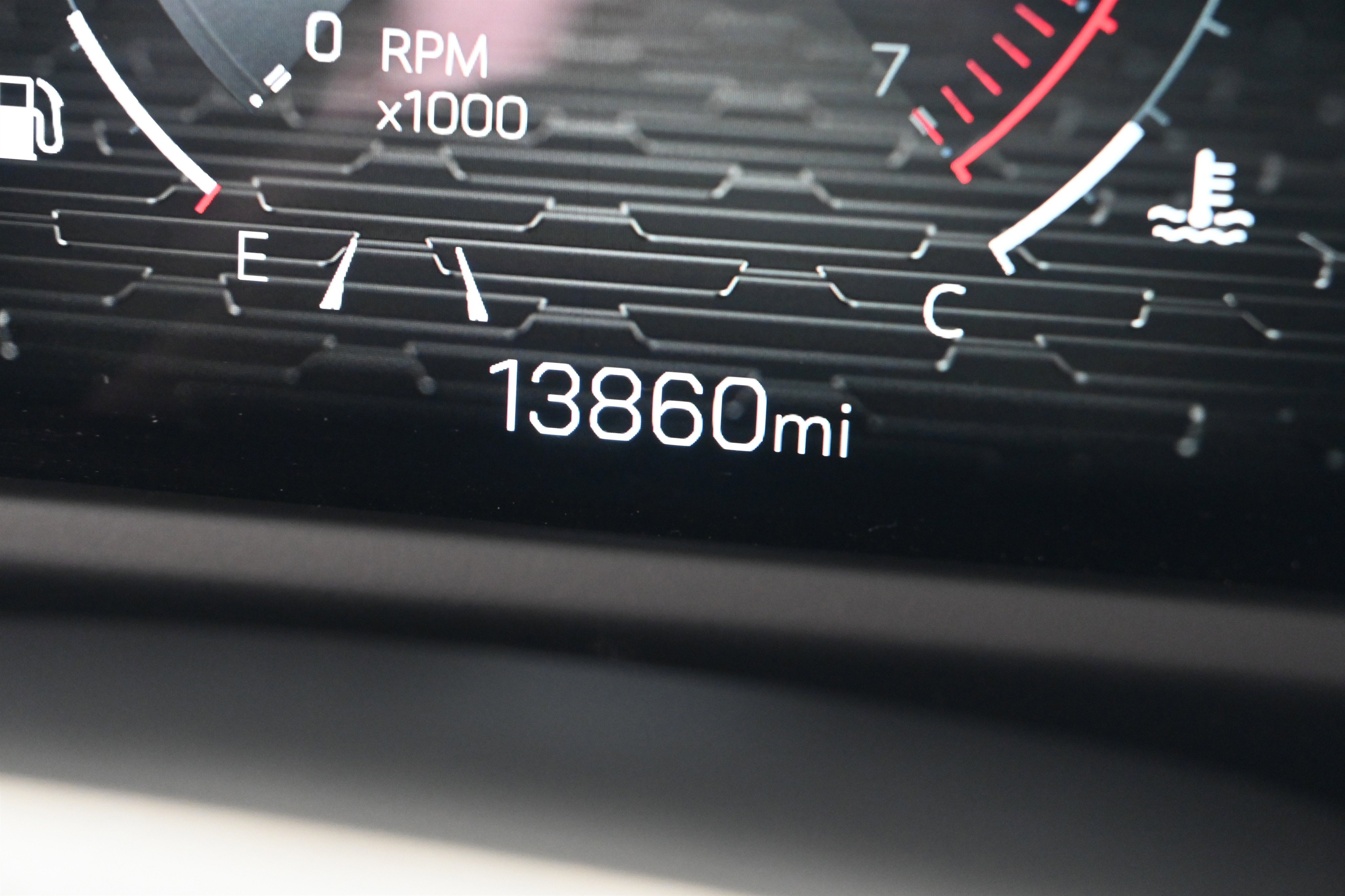 Used 2025 GMC Acadia Elevation image 25