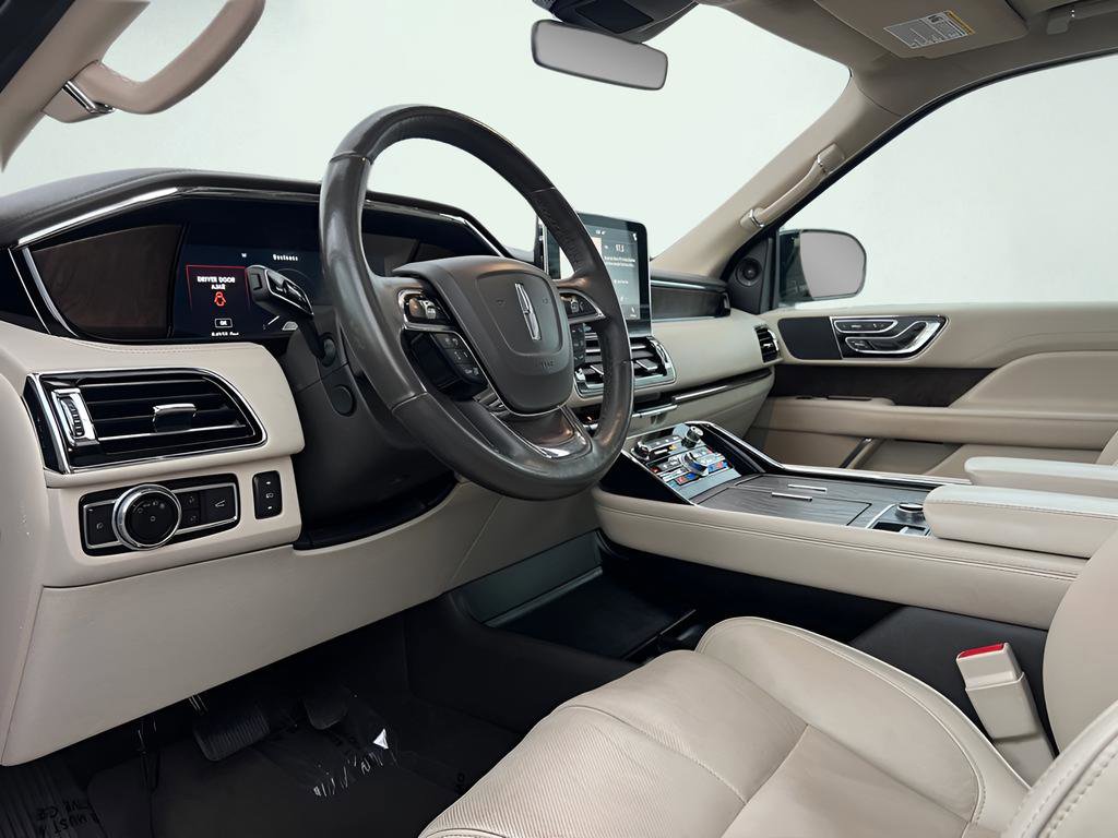 Used 2019 Lincoln Navigator L Reserve AWD/4WD image 2