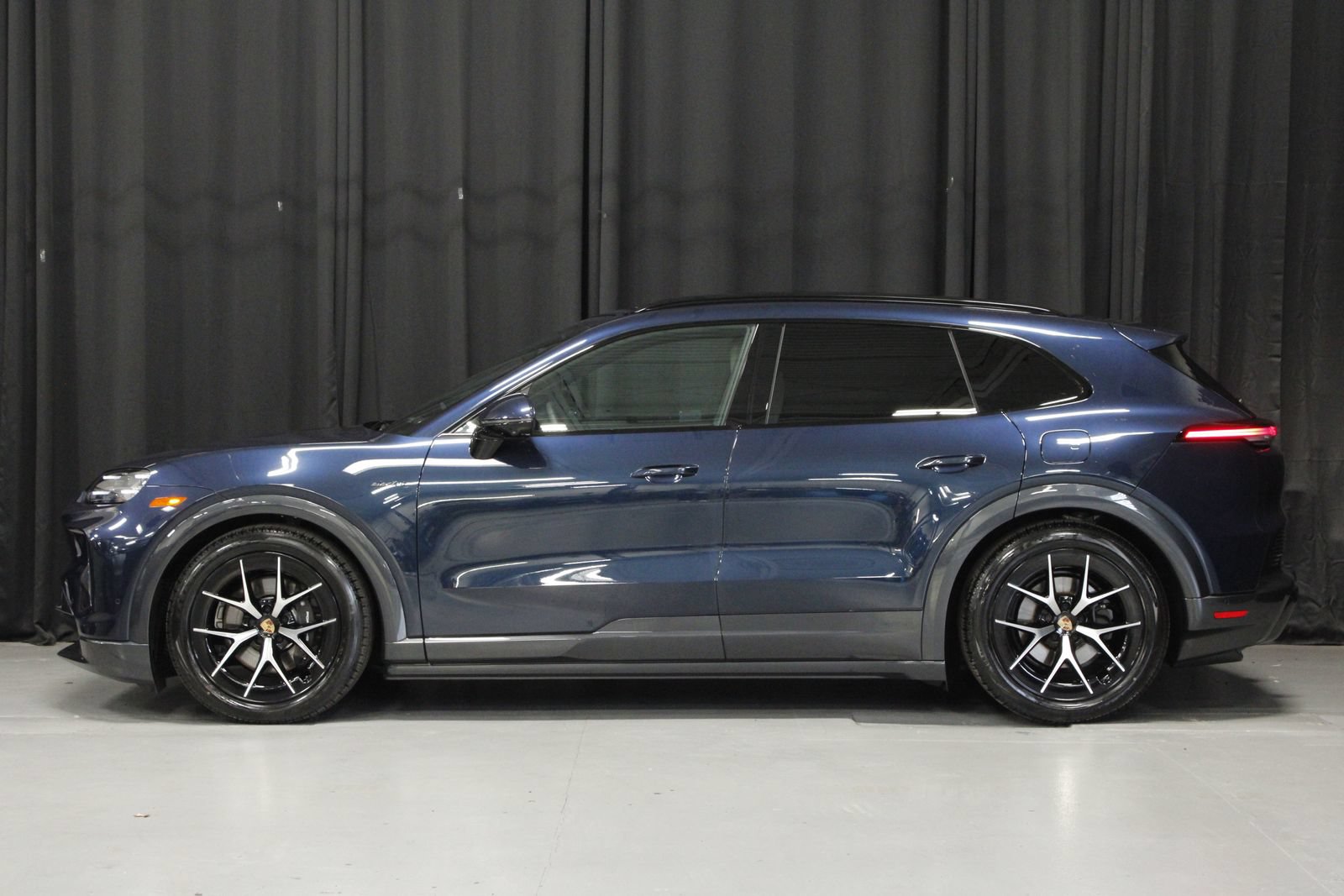 Used 2026 Porsche Cayenne Electric AWD/4WD image 2