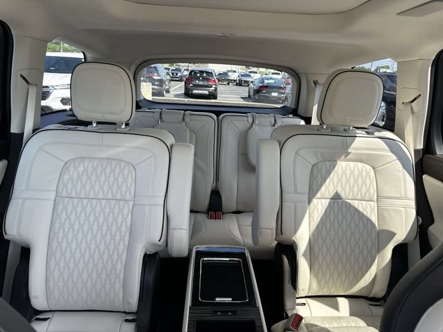 Used 2024 Lincoln Aviator Black Label AWD/4WD image 13