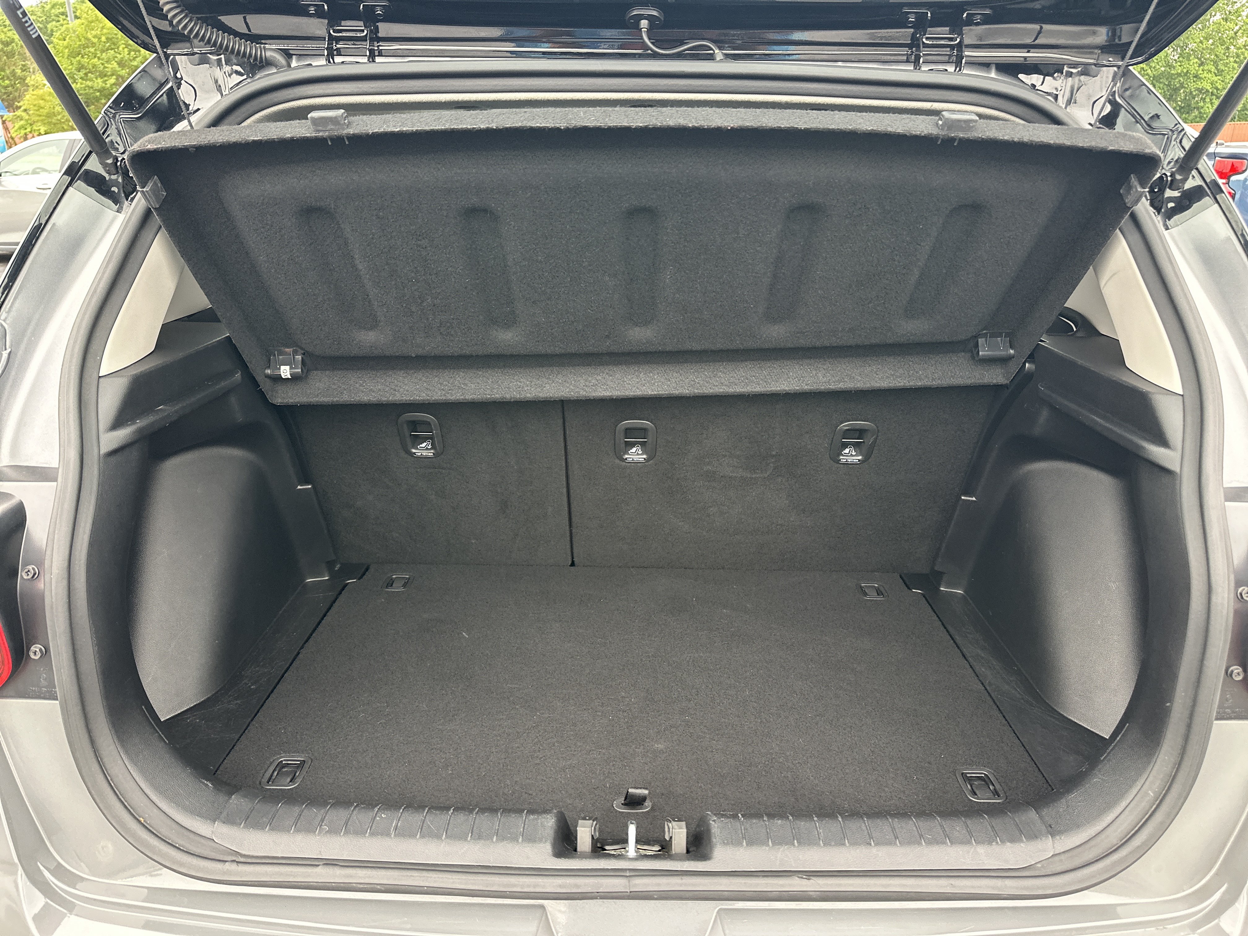 Used 2023 Hyundai Venue Limited FWD image 19