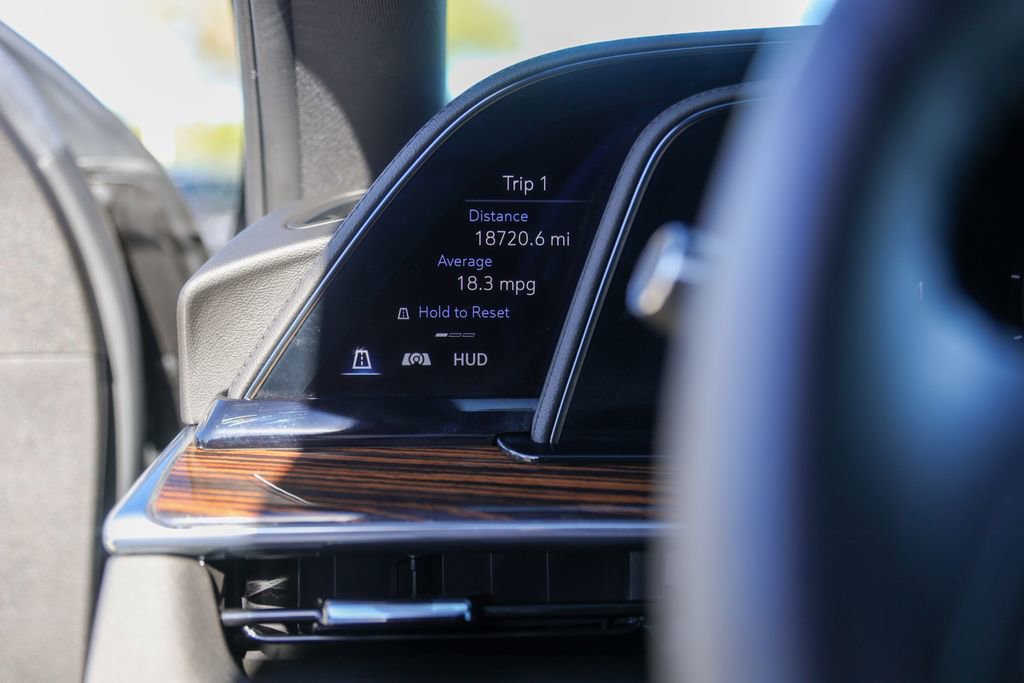 Used 2022 Cadillac Escalade Premium Luxury image 15