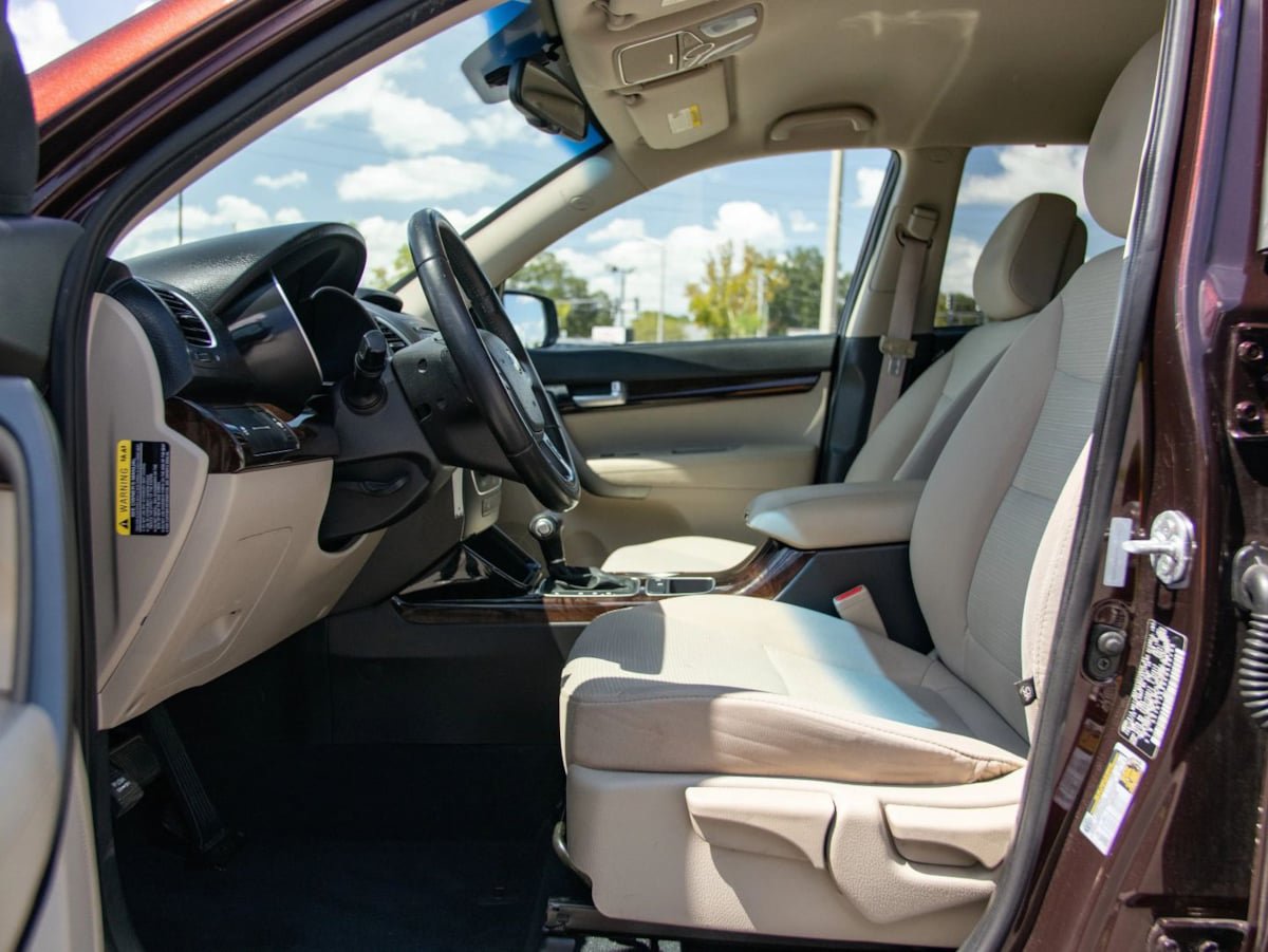 Used 2014 Kia Sorento LX FWD image 17