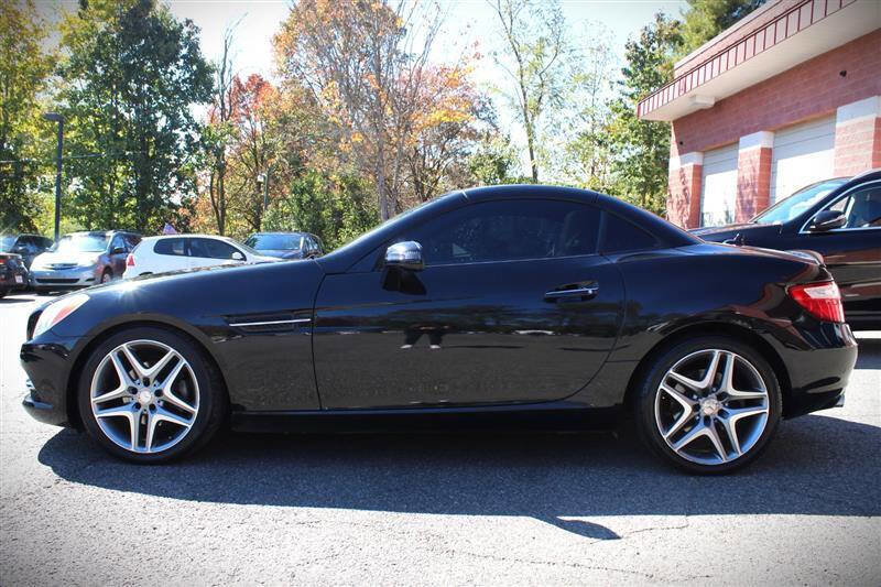 Used 2015 Mercedes-Benz SLK 250 w/ Premium Package image 2
