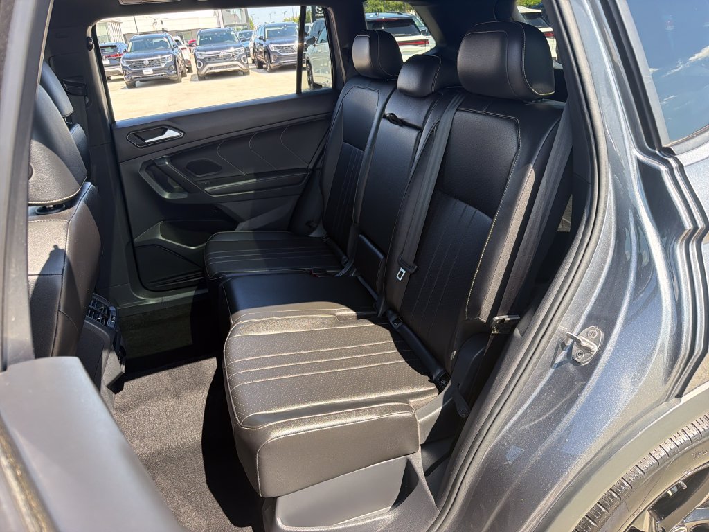 Certified 2023 Volkswagen Tiguan SE R-Line AWD/4WD image 22