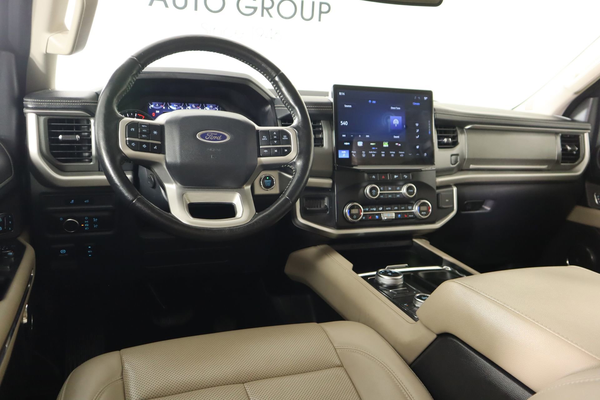 Used 2024 Ford Expedition Max XLT image 2