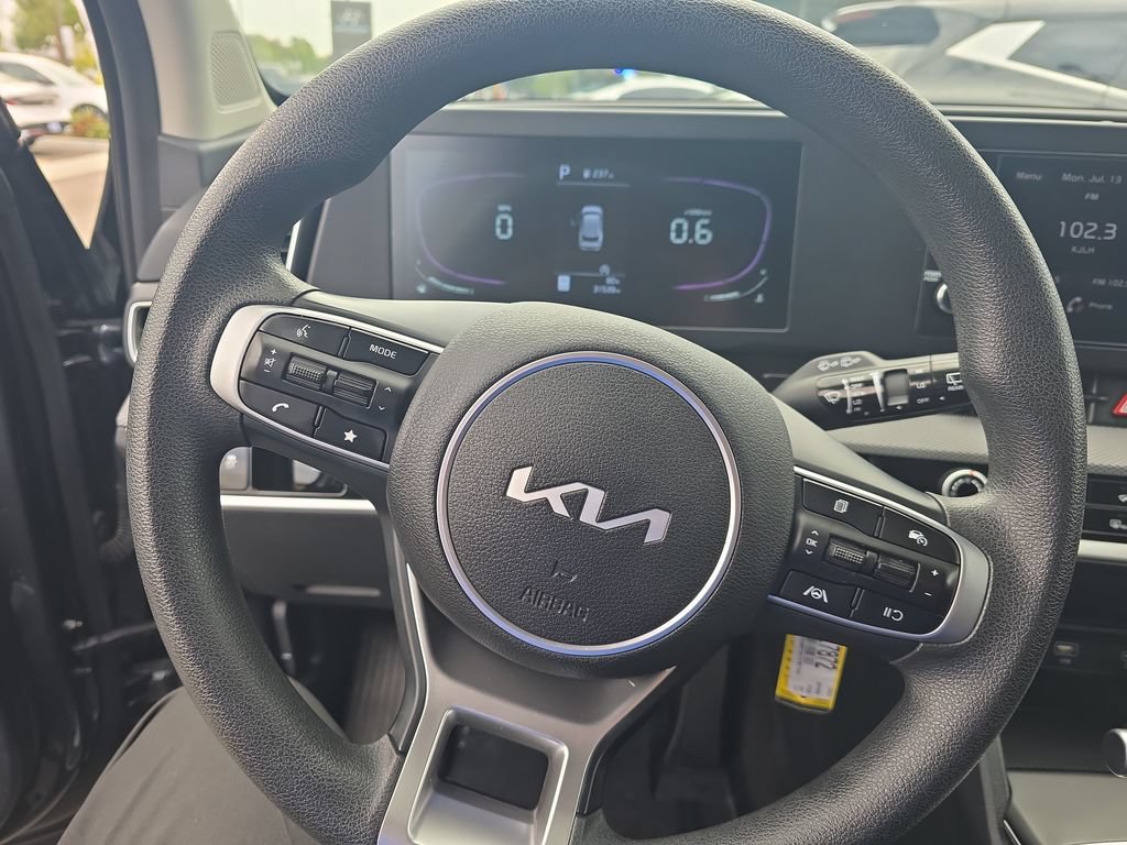 Used 2025 Kia Sportage LX FWD image 13