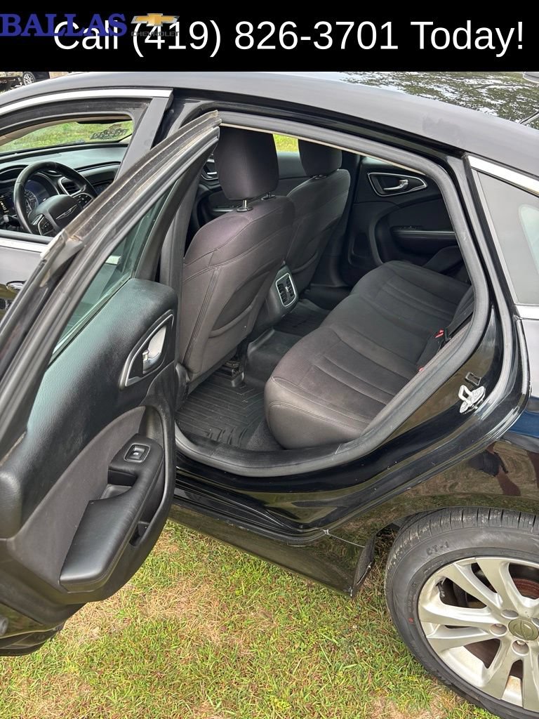 Used 2015 Chrysler 200 Limited w/ Convenience Group FWD image 9