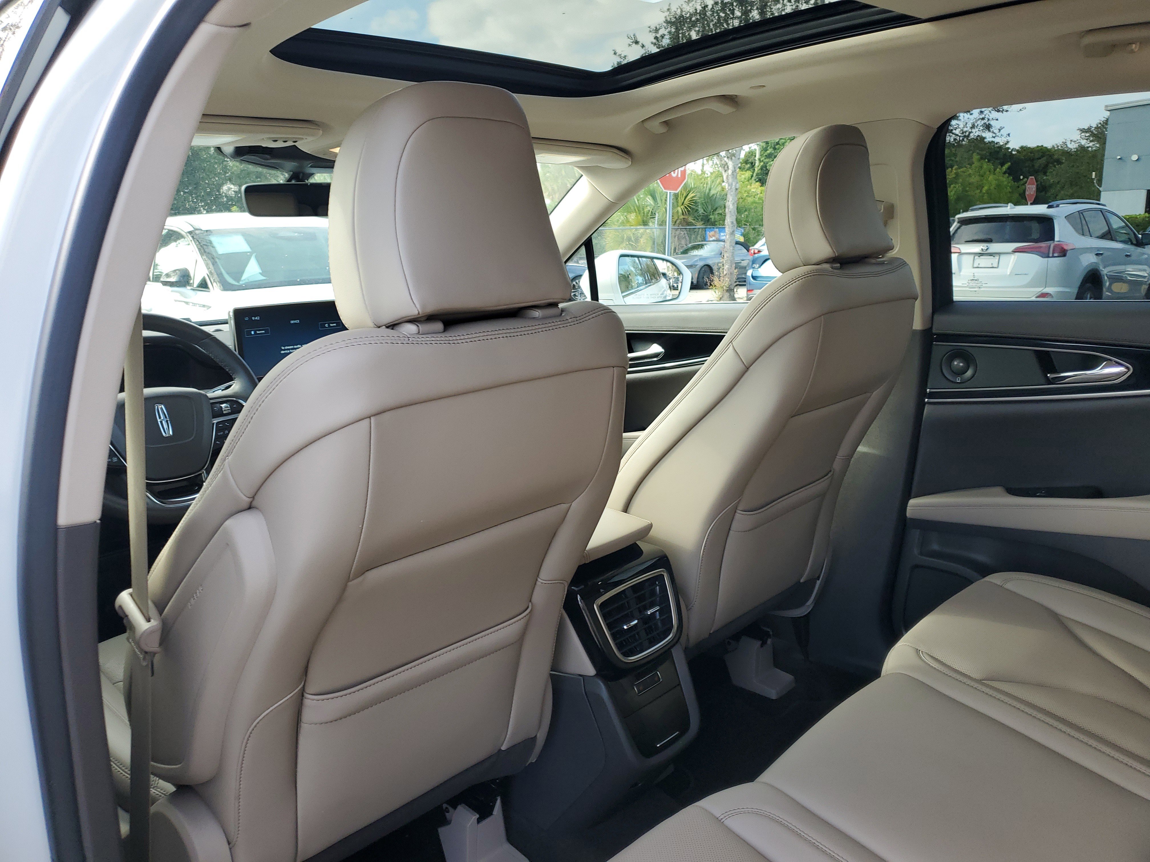 Certified 2022 Lincoln Nautilus Reserve w/ Equipment Group 201A image 9