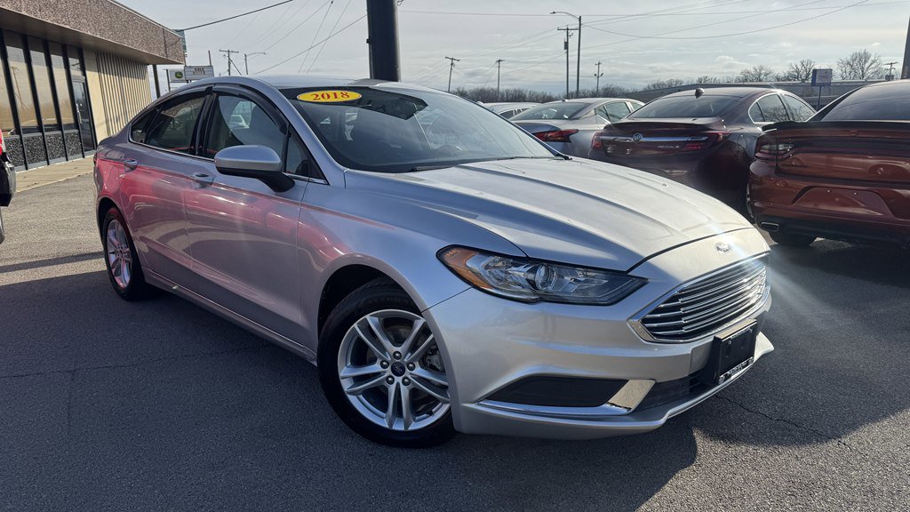 Used 2018 Ford Fusion SE w/ Fusion SE Technology Package image 2