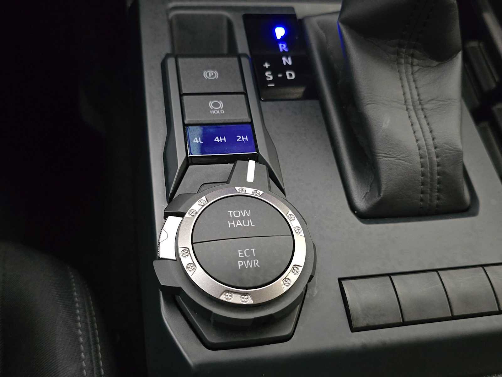 Certified 2025 Toyota Tacoma SR5 AWD/4WD image 16