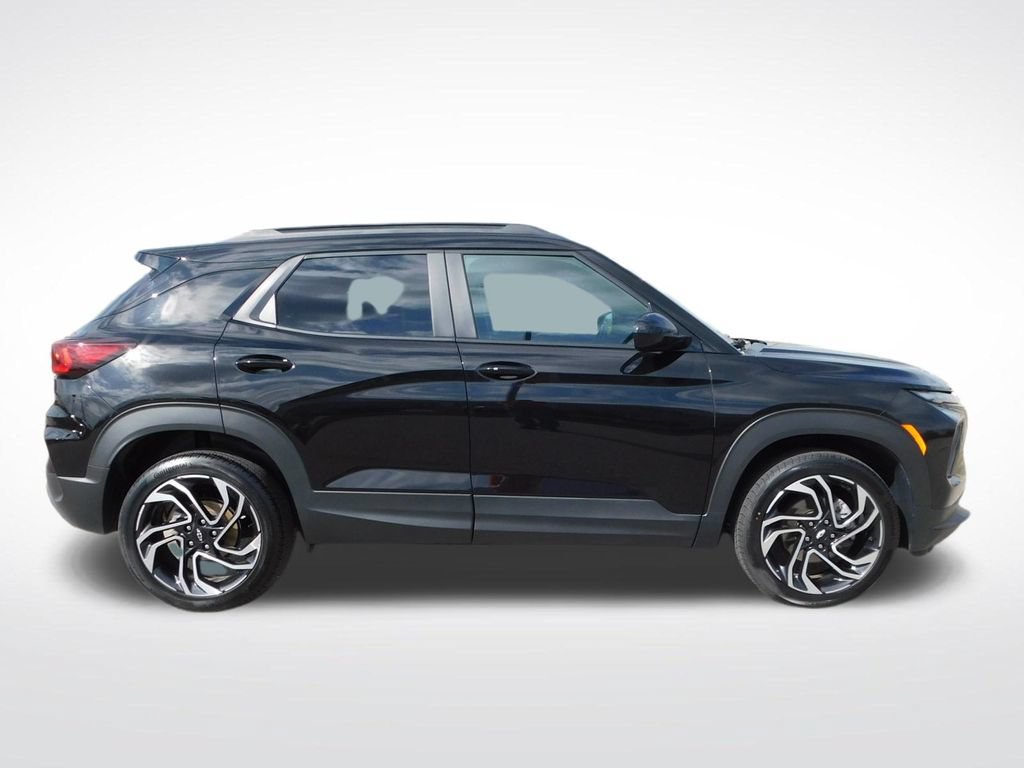 Used 2024 Chevrolet TrailBlazer RS AWD/4WD image 2