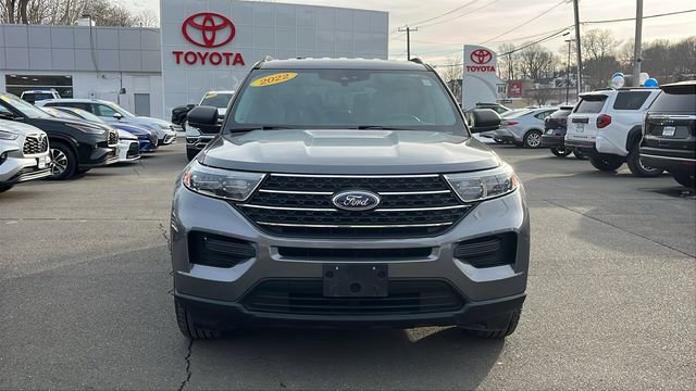 Used 2022 Ford Explorer XLT image 2