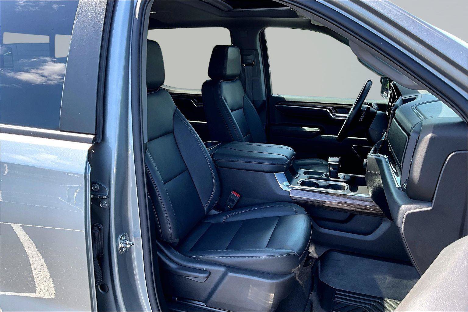 Used 2024 Chevrolet Silverado 1500 LT Trail Boss w/ LT Trail Boss Premium Package AWD/4WD image 8