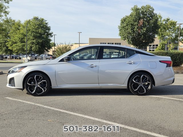Used 2025 Nissan Altima 2.5 SR FWD image 2