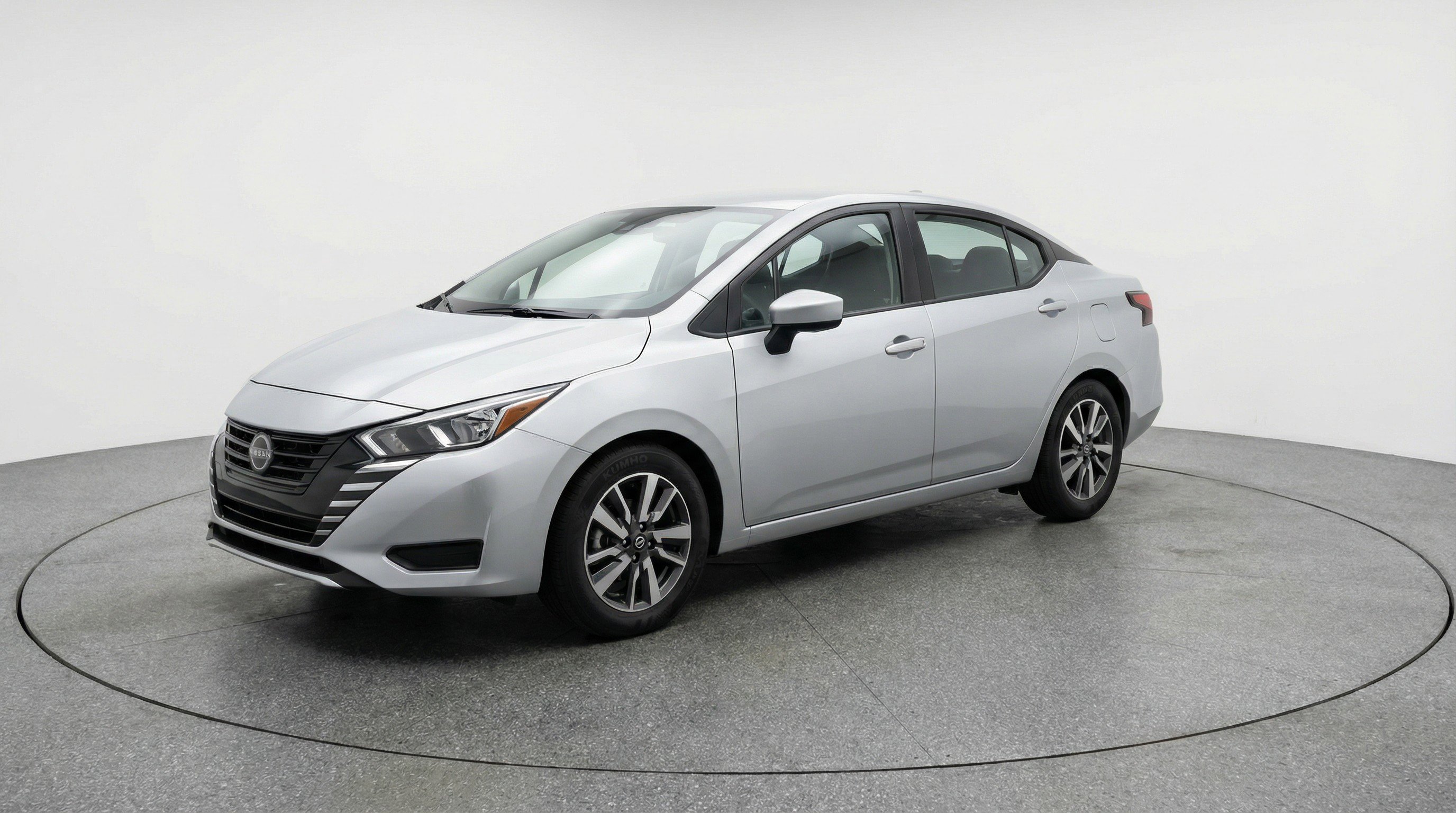 Used 2025 Nissan Versa SV image 3