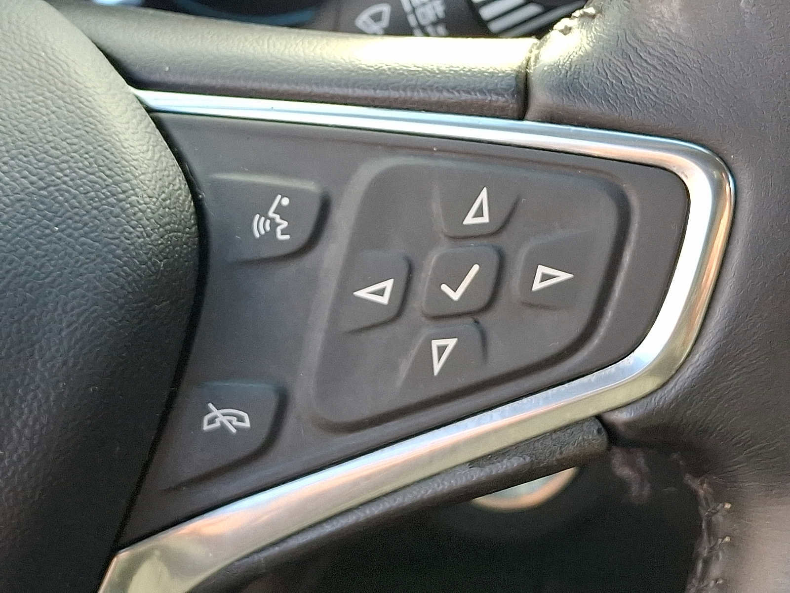 Used 2020 Chevrolet Equinox LT image 23