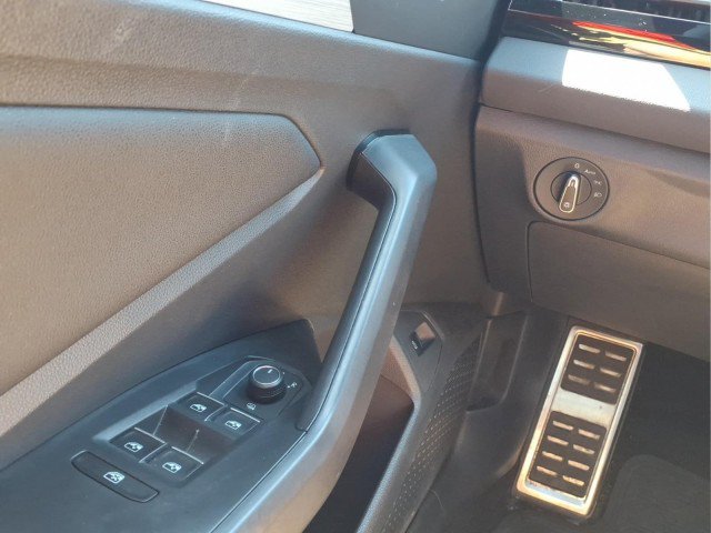 Certified 2025 Volkswagen Jetta Sport FWD image 21