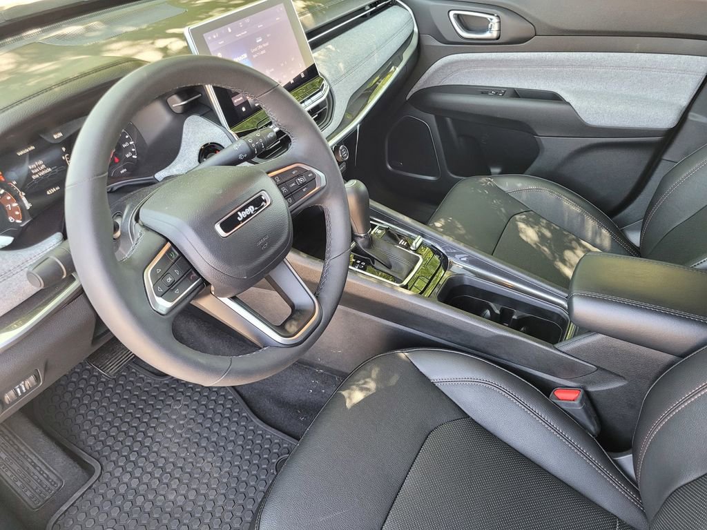 Used 2023 Jeep Compass Latitude w/ Sun and Sound Group AWD/4WD image 23