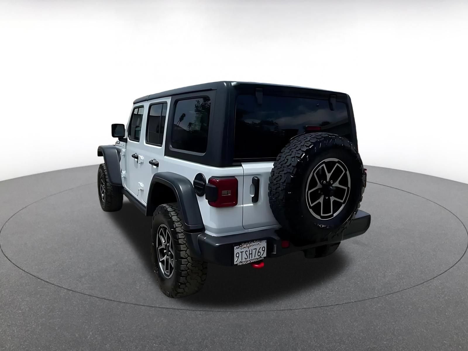Used 2025 Jeep Wrangler Unlimited Rubicon AWD/4WD image 9