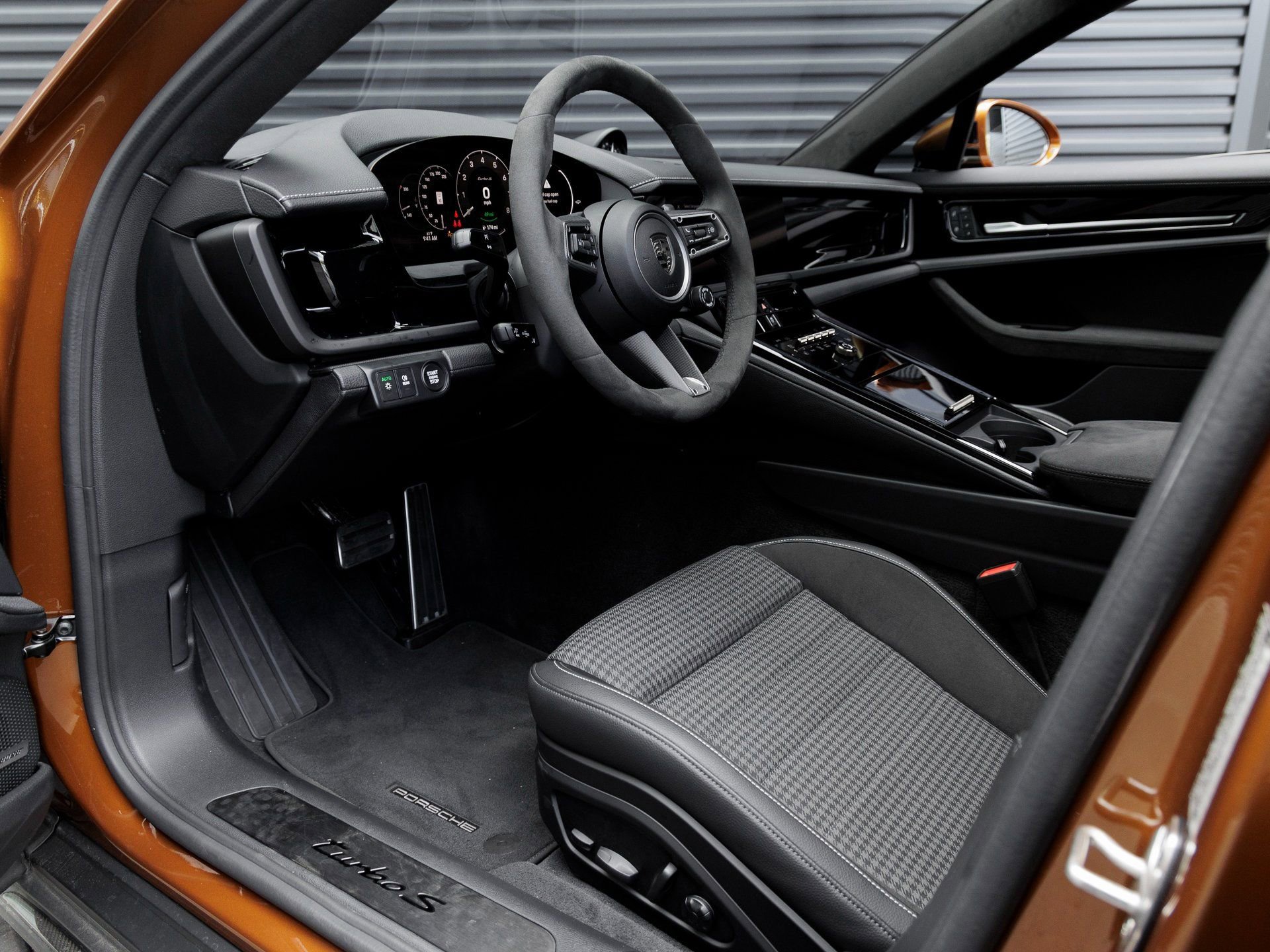 Certified 2025 Porsche Panamera Turbo S image 4