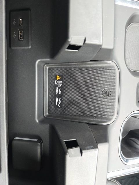 Used 2022 Chevrolet Silverado 1500 LTZ image 38