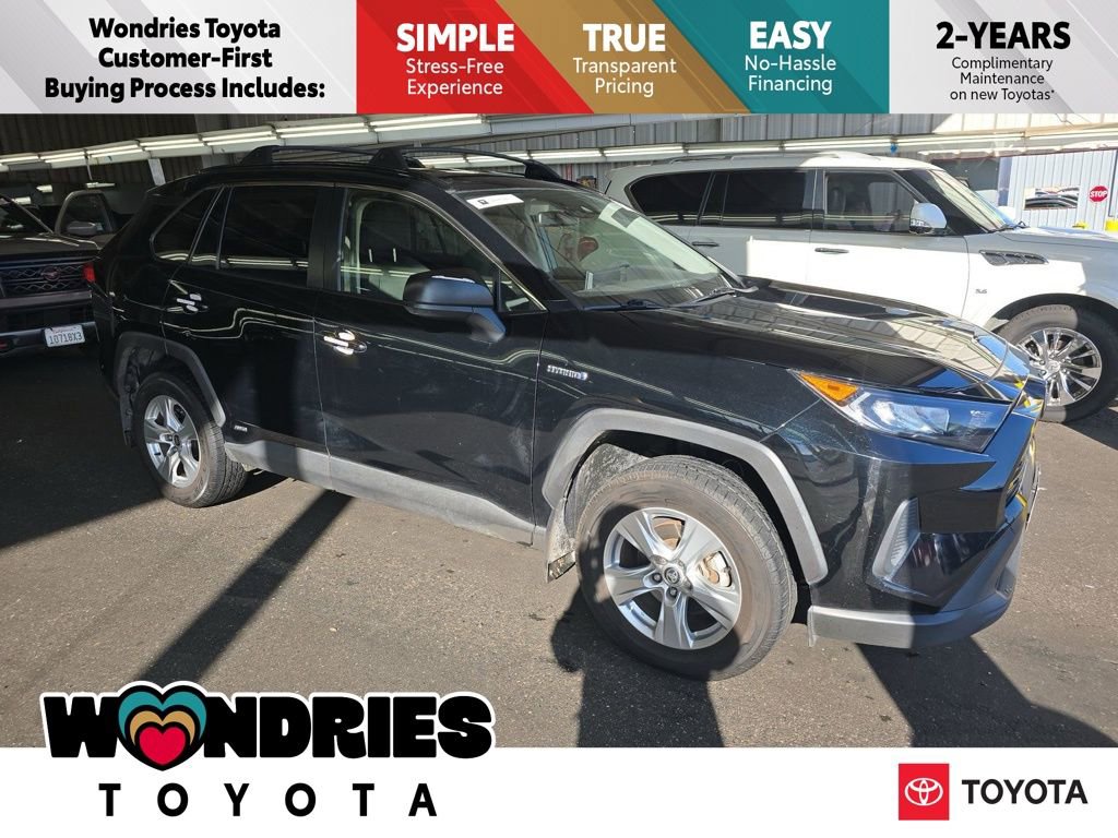 Used 2020 Toyota RAV4 LE image 1